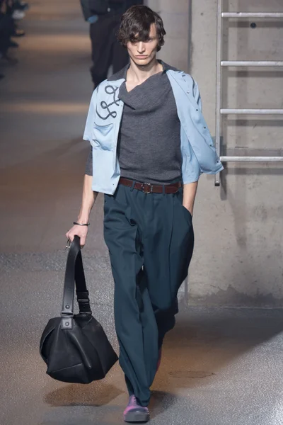 Look 19